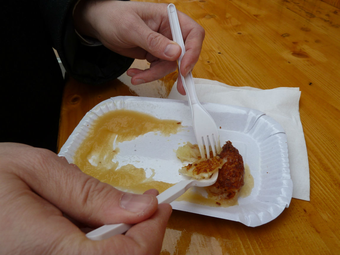 Eating Kartoffelpuffer with two forks